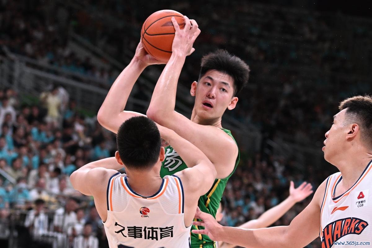 辽篮四冠超首钢升至第三，广东男篮11冠领跑