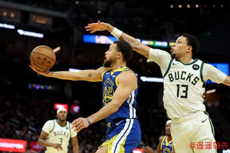 库里31+7+7字母哥空砍34+10+5 勇士力擒雄鹿