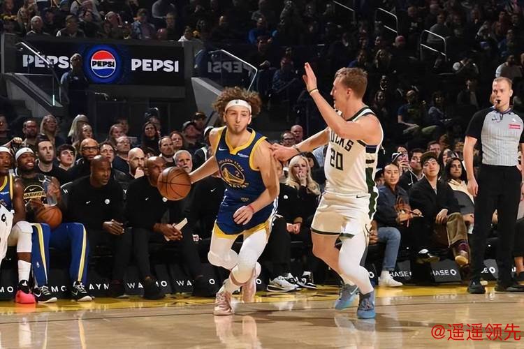 库里31+7+7字母哥空砍34+10+5 勇士力擒雄鹿